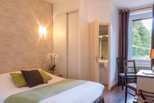 Hotel Logis Hostellerie Des Monts Jura