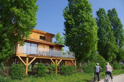 Kanop�e Village