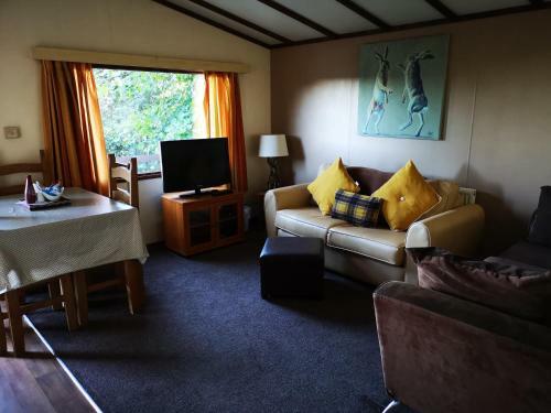 Lodge The Raddle Inn Log Cabins
