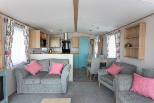 Family Friendly 2 Bedroom - On Great Holiday Park!