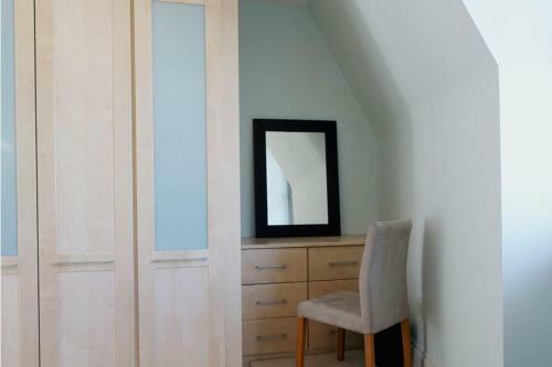 Seascape - Waterfront Apartment, Glorious Views And Parking
