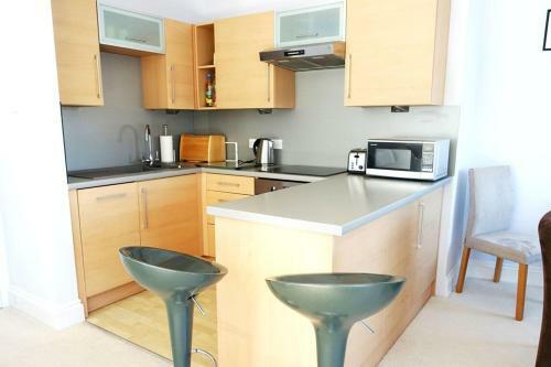 Seascape - Waterfront Apartment, Glorious Views And Parking