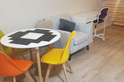 Royal House, Croydon With Netflix & Amazon Music