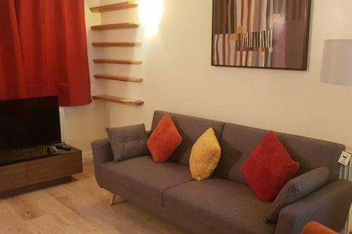 Royal House, Croydon With Netflix & Amazon Music