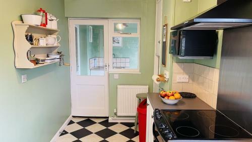 Number 20 - Central, Classic Style, Private And Parking