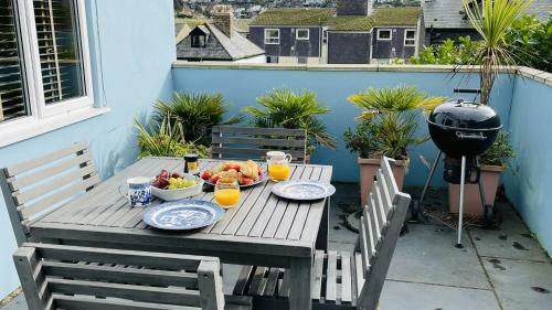 Number 20 - Central, Classic Style, Private And Parking