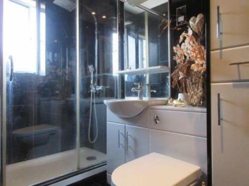 Hostal Lux House Near Tram Station And Ikea