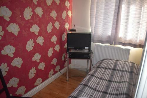 Hostal Lux House Near Tram Station And Ikea