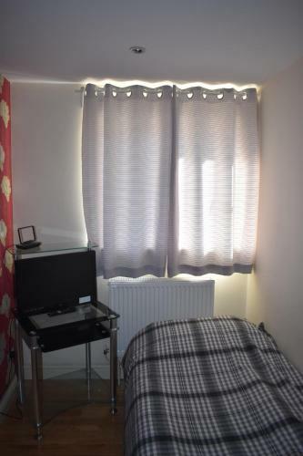 Hostal Lux House Near Tram Station And Ikea