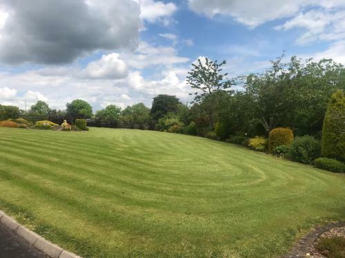 Tranquil Countryside Bungalow With Private Garden!