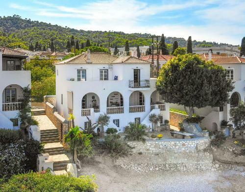 Beachfront Spetses Spectacular Fully Equipped Traditional Villa Familiesgroups