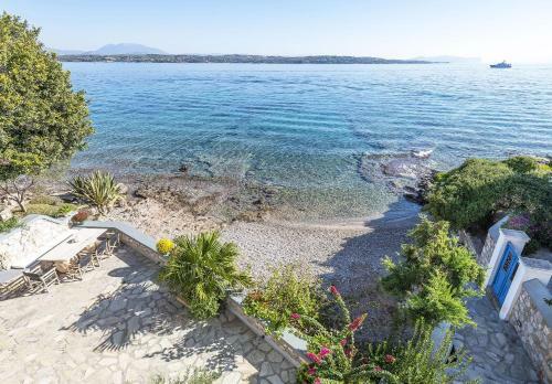 Beachfront Spetses Spectacular Fully Equipped Traditional Villa Familiesgroups