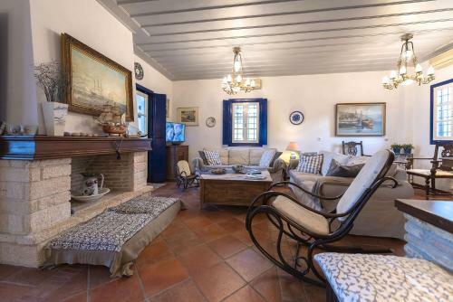 Beachfront Spetses Spectacular Fully Equipped Traditional Villa Familiesgroups