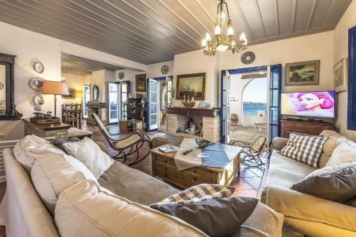 Beachfront Spetses Spectacular Fully Equipped Traditional Villa Familiesgroups