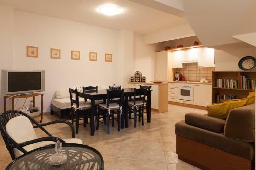 Thanos Luxury Apartment In Spetses