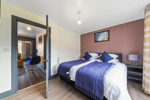 Apartamento The Exquisite Harrow Gem -parking