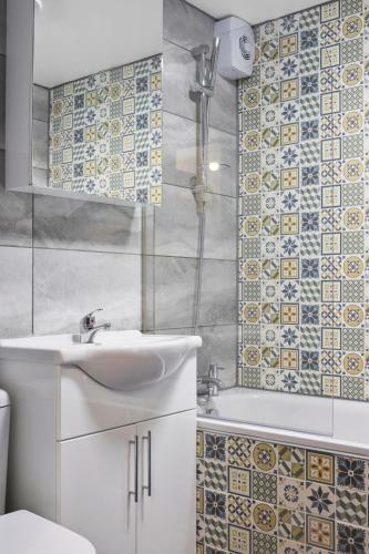 Apartamento The Exquisite Harrow Gem -parking