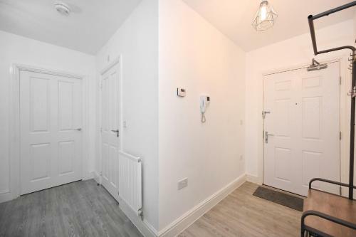Luxury 2 Bedroom, 2 Bath Apartment, Prime Location