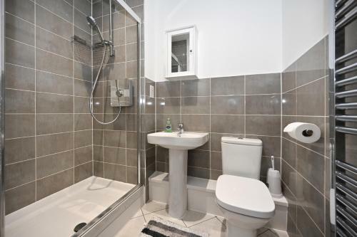 Luxury 2 Bedroom, 2 Bath Apartment, Prime Location