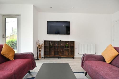 Luxury 2 Bedroom, 2 Bath Apartment, Prime Location