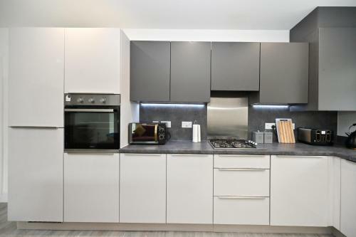 Luxury 2 Bedroom, 2 Bath Apartment, Prime Location