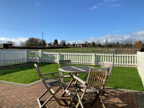 Woodpecker Cottage At Frog Trotters Cottages