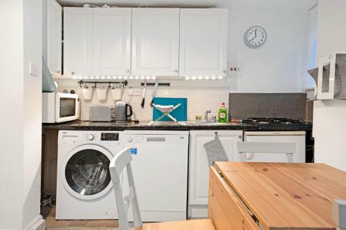 Central And Modern Apartment With A Garden