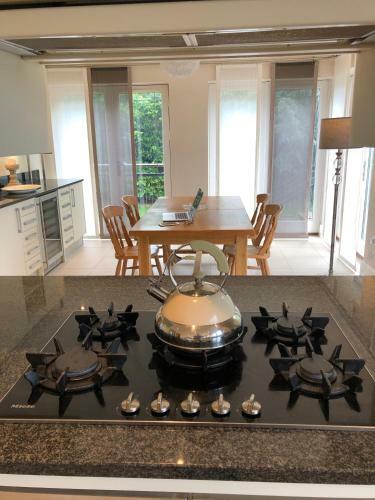 The Mirror Suite, Burway House On The River Thames