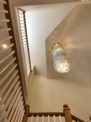 The Mirror Suite, Burway House On The River Thames