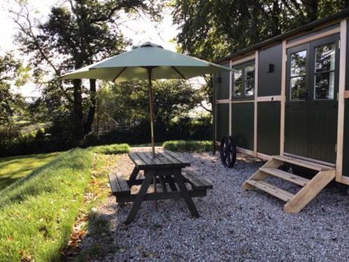 Lodge Luxury Shepherds Hut With Superb Views & Fire Pit