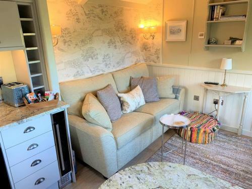 Lodge Luxury Shepherds Hut With Superb Views & Fire Pit