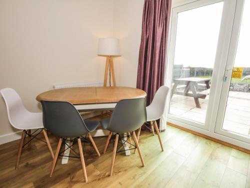 16 Cefn Cwmwd Cottages
