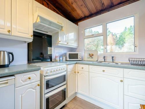 Cedar Cottage- Uk31221