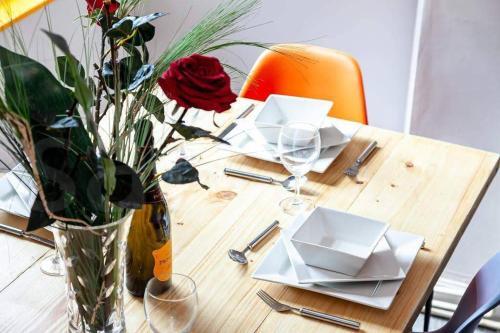 Spacious Refurbished Manchester Pad -sleeps Upto 8