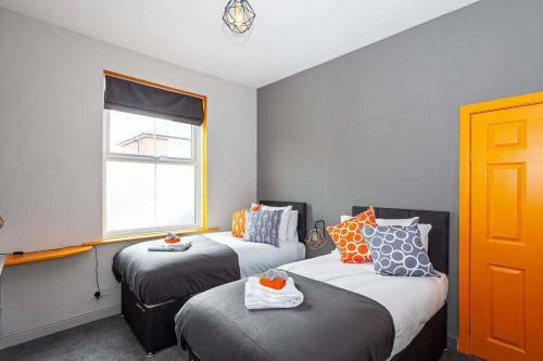 Spacious Refurbished Manchester Pad -sleeps Upto 8