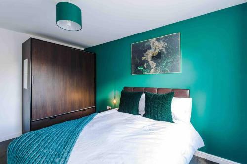 5 Bedroom House Manchester Hosted By Mcr Dens