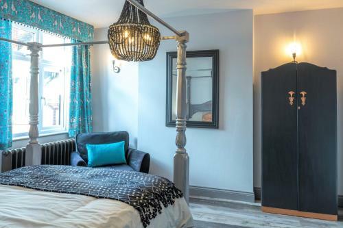 Seaside Breaks - Stylish, Split-level Apartment In Meads Village