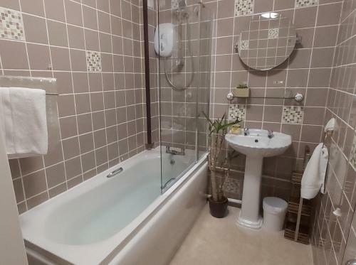 Three Beaches Holiday Apartments - Apartment 1 Ground Floor