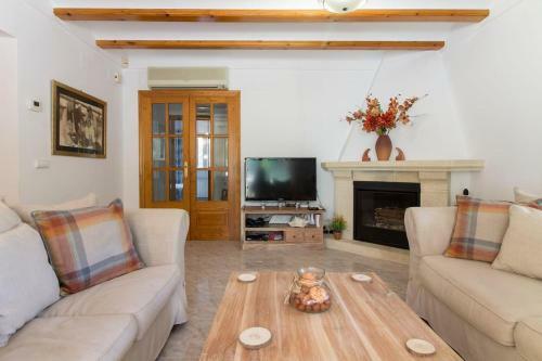 Spacious 3-bedroom Villa With Private Pool In Benigembla, Spain.