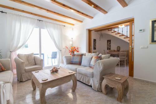 Spacious 3-bedroom Villa With Private Pool In Benigembla, Spain.