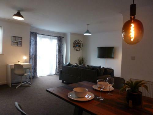 Sun Gardens Luxe 2 Bed 2 Bath Apartment
