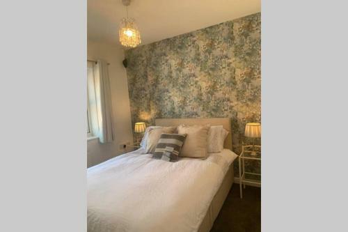 Silver Stag, Large 2 Bedroom Apartment With Designated Parking