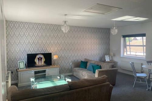 Silver Stag, Large 2 Bedroom Apartment With Designated Parking