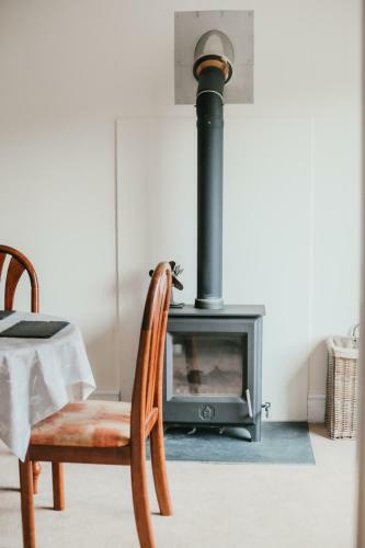 Well Equipped Large Home With Hot Tub & Log Burner