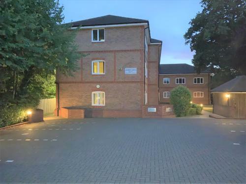 Wokingham - Large 2 Bedroom Apartment