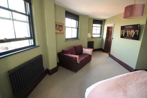 Hotel Westow House