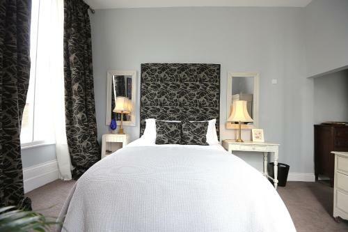 Hotel The Crown And Sceptre