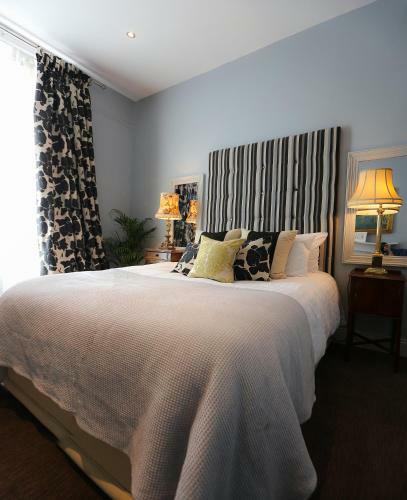 Hotel The Crown And Sceptre
