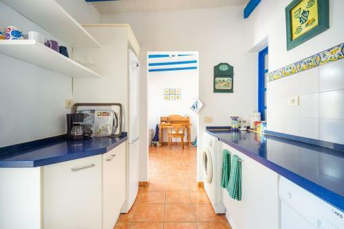 Fabulous Bungalow , Wifi, Swimming Pool And Beach