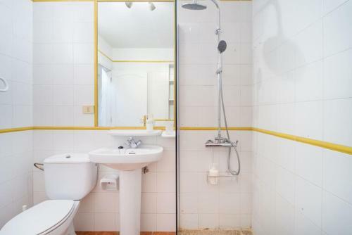 Fabulous Bungalow , Wifi, Swimming Pool And Beach